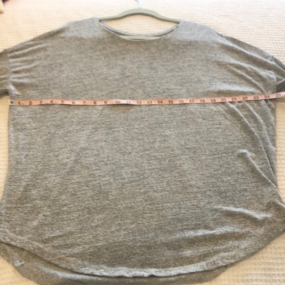 a.n.a. L Sweater Woman’s ribbed Sleeves, Back Detail Cozy and Soft Like New - Picture 1 of 7